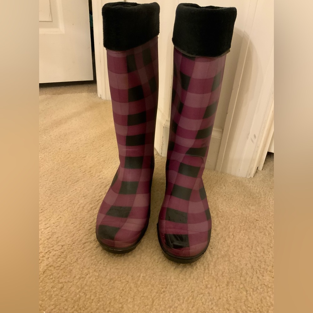 Black and Purple Plaid Rain boots size 7 Good Preowned Condition.